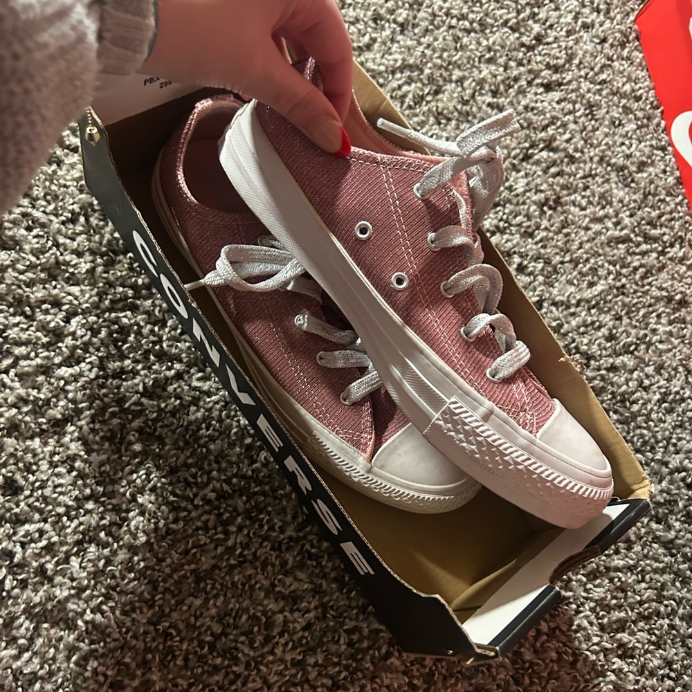 Converse size 6
